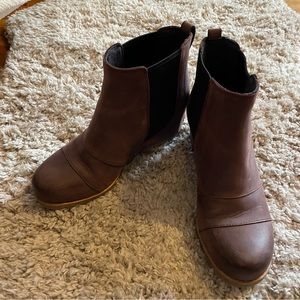 Sorel Lea Wedge boot size 9